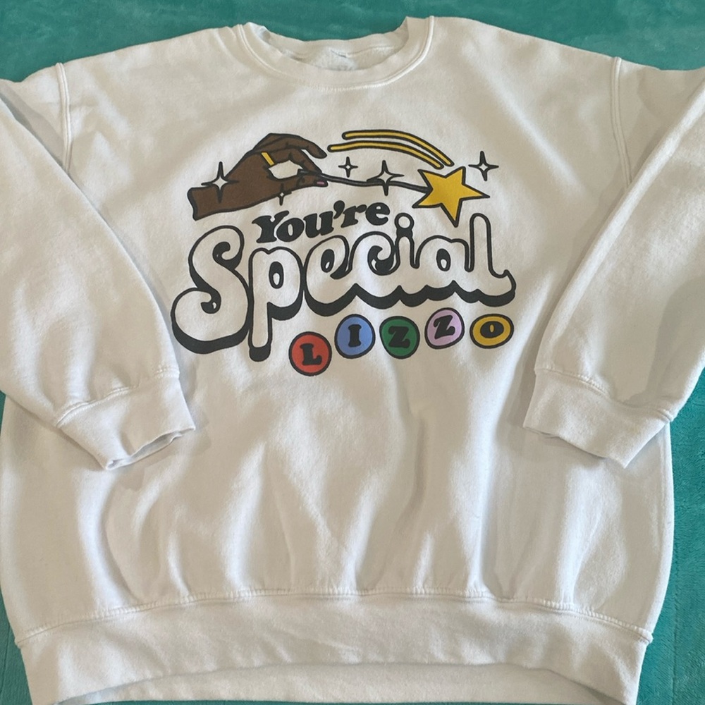 Lizzo large white sweatshirt round neck  fleece cozy